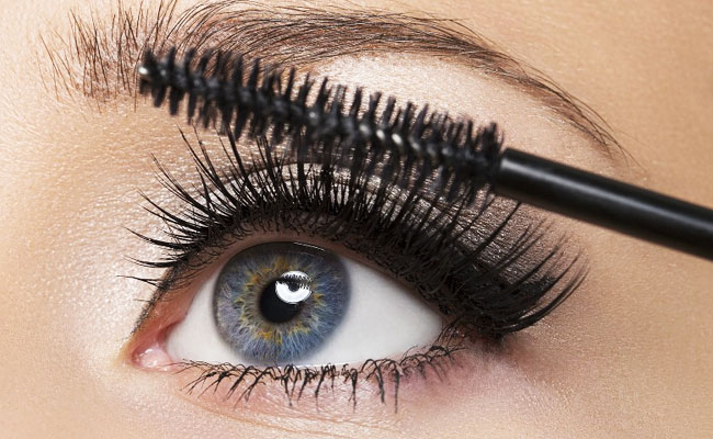 Aires: Waterproof black mascara is a must for all the self-confident Aires ladies.