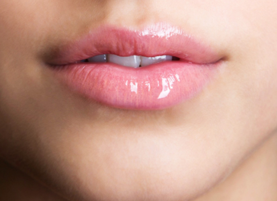 5 ways of lightening your Dark lips by smoking.