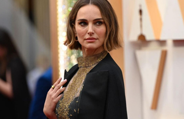 Natalie Portman's dress steals the show