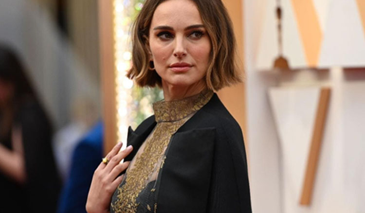 Natalie Portman's dress steals the show